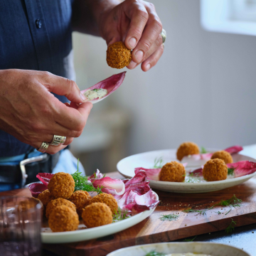 Lof scheutjes met Old Amsterdam Bitterballen & dille-mosterd mayonaise