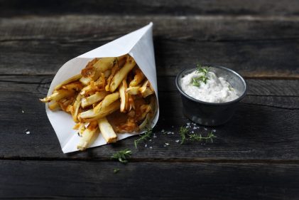 Parsnip fries with Old Amsterdam with a roasted garlic dip