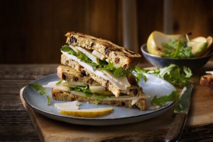 Old’ Sandwich on Raisin Bread with Old Amsterdam Goat Gouda, arugula and pear