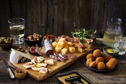 Drinks board with Old Amsterdam Goat Cheese and Drink Cubes