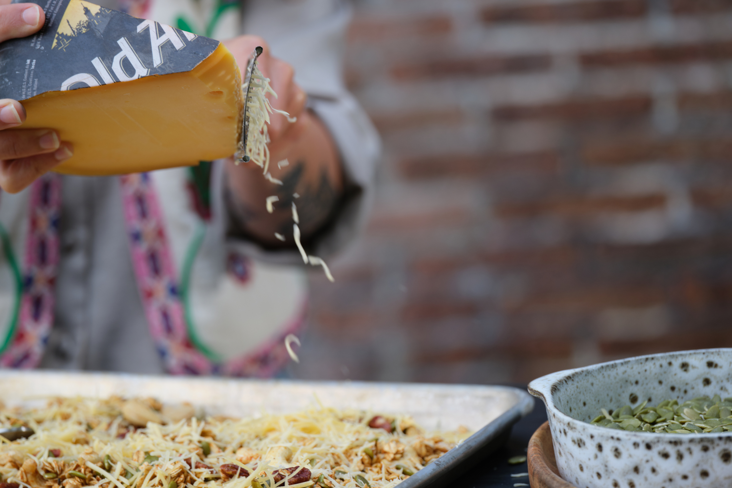 Krokante kaas granola met Old Amsterdam